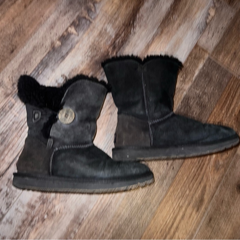 Black uggs - Picture 2 of 7